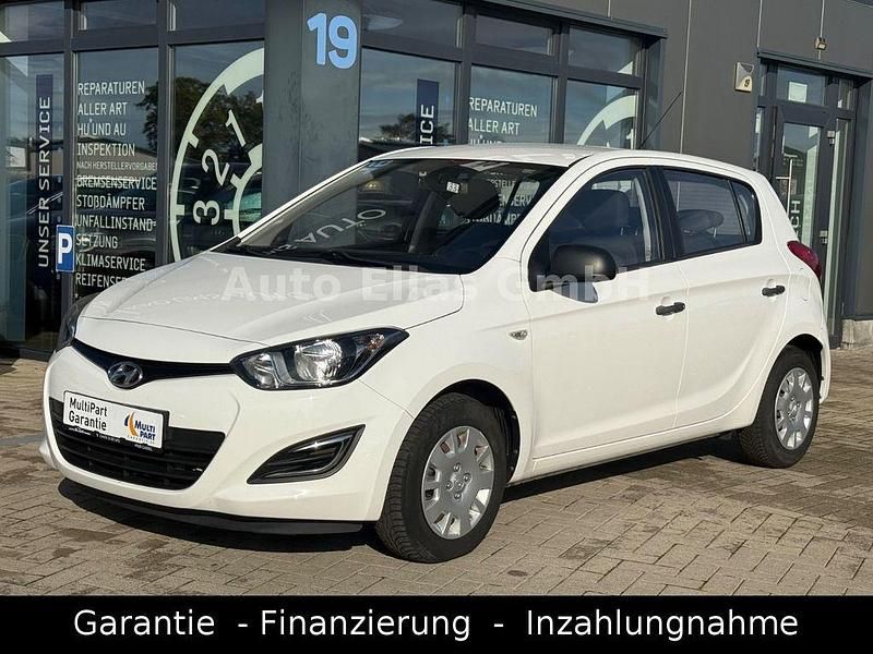 Gebraucht Hyundai i20 Edition 75 PS (55 kW) 2014 Weiß Limousine