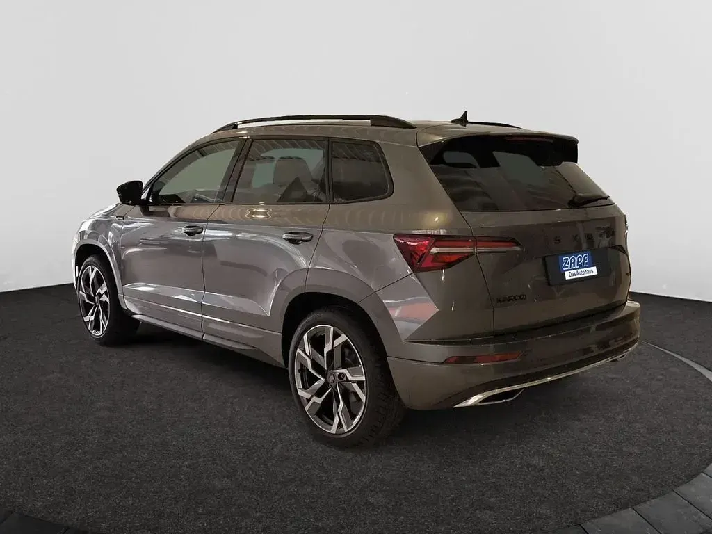 Neu Skoda Karoq SportLine 150 PS (110 kW) 2026 Grau SUV