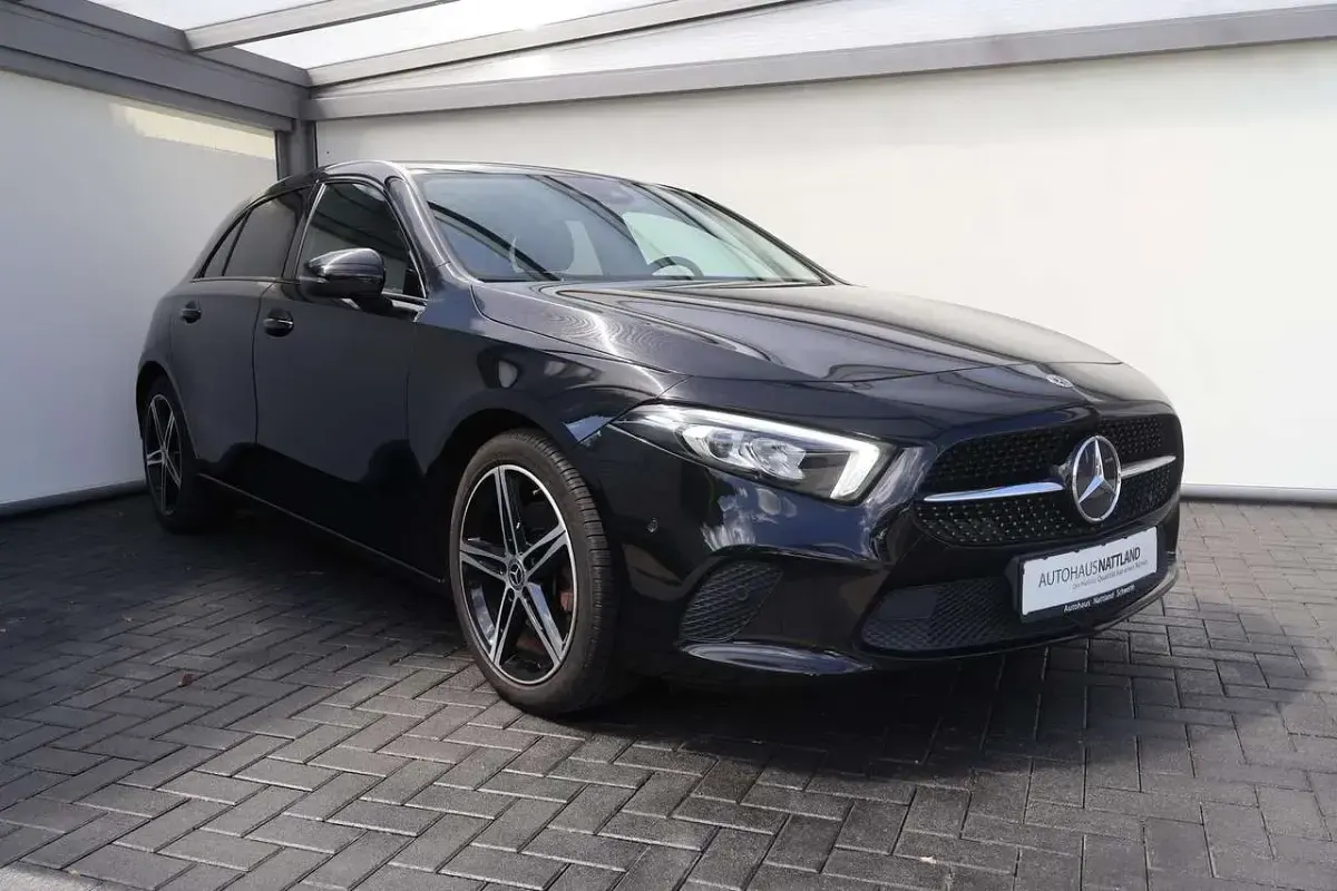 Gebraucht Mercedes A220 Progressive 190 PS (139 kW) 2021 Kosmosschwarz Limousine