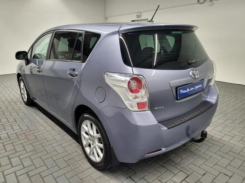 Gebraucht Toyota Verso Travel 147 PS (108 kW) 2012 Blau (blaumet.) Van / Kleinbus