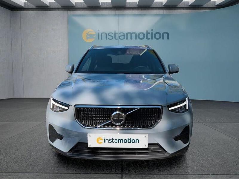 Używany Volvo XC40 Core 129 KM (94 kW) 2024 Szary SUV