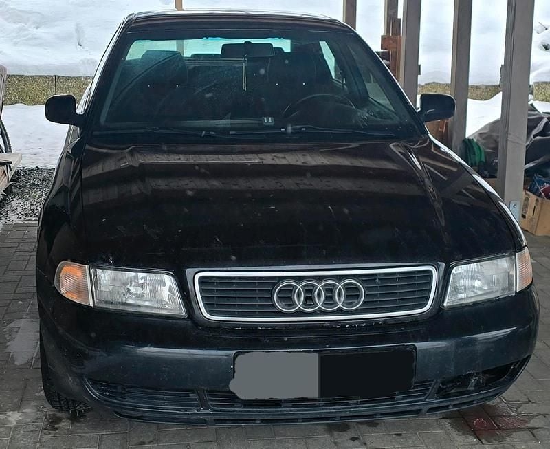 Usado Audi A4 100 CV (73 kW) 2000 Negro Berlina