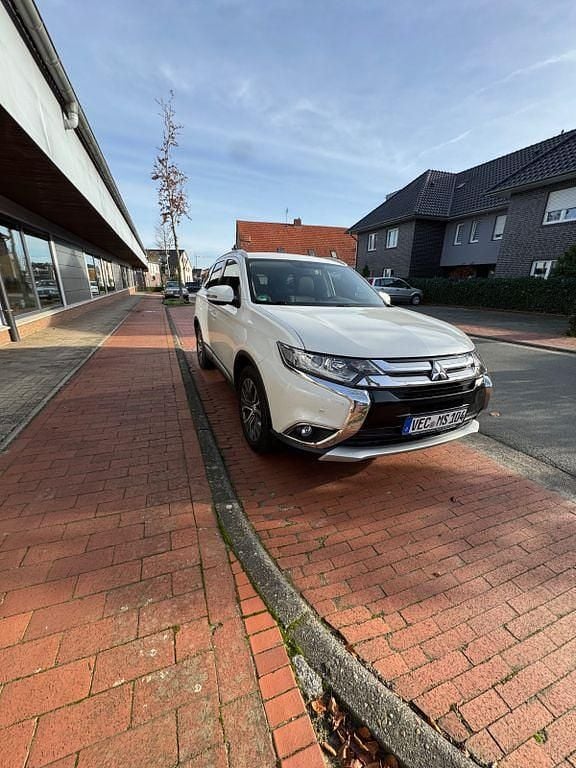Weiß Gebraucht 2016 Mitsubishi Outlander SUV | 14.000 € (Superpreis) - Bild 1/4