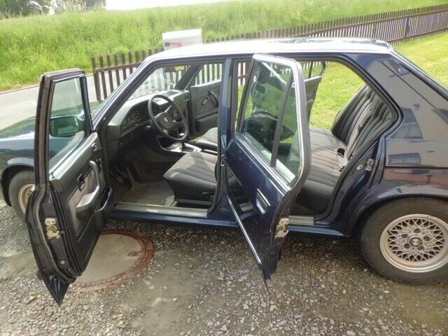 Gebraucht BMW 520 129 PS (94 kW) 1987 Blau Limousine