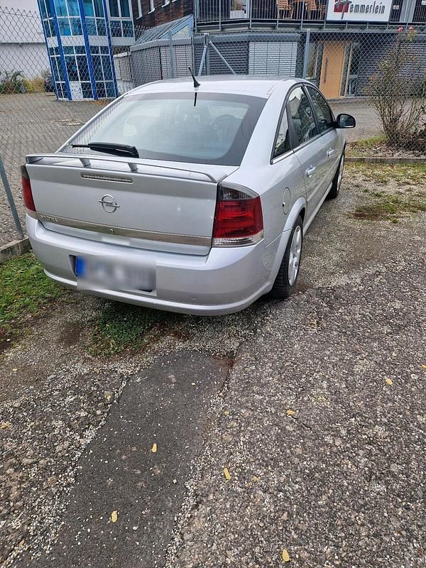 Grau Gebraucht 2006 Opel Vectra Limousine | 1.800 € (Fairer Preis) - Bild 1/4