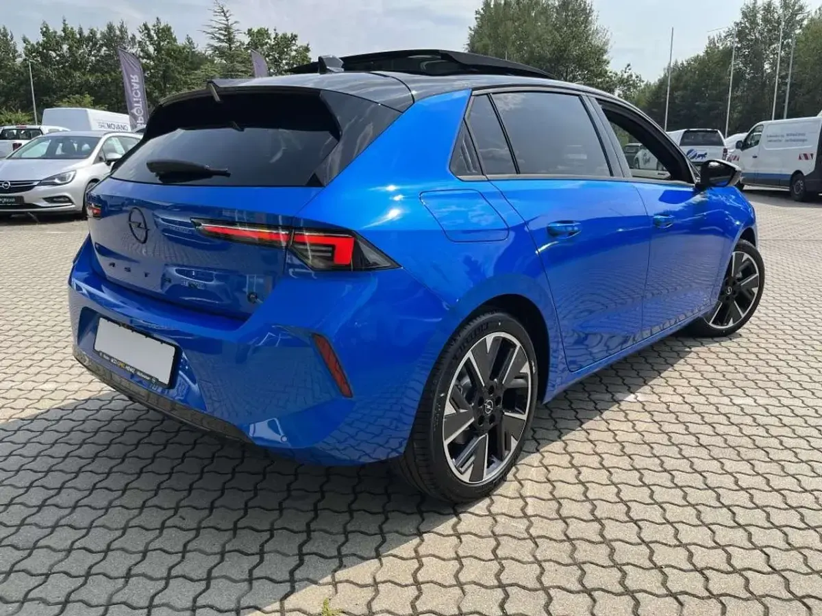Gebraucht Opel Astra 114 kW (156 PS) 2023 Kobalt blau metallic Kleinwagen