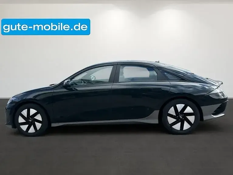 Gebraucht Hyundai Ioniq 6 Basis 111 kW (151 PS) 2023 Schwarz digital green pearl / mic Limousine