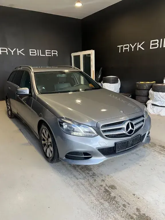 Używany Mercedes E220 170 KM (125 kW) 2015 Srebrny Kombi