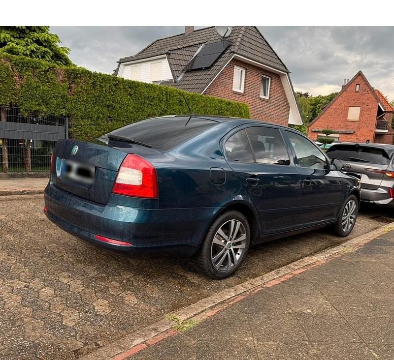 Gebraucht Skoda Octavia 105 PS (77 kW) 2012 Blau Limousine