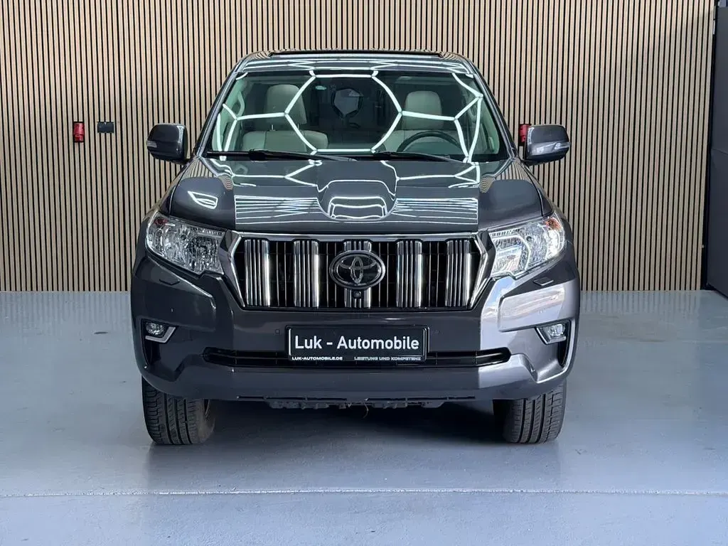 Gebraucht Toyota Land Cruiser Executive 177 PS (130 kW) 2020 Grau SUV