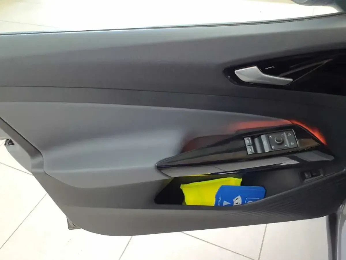 Gebraucht VW ID.5 Pro 150 kW (204 PS) 2023 Mondsteingrau/ dach schwarz SUV