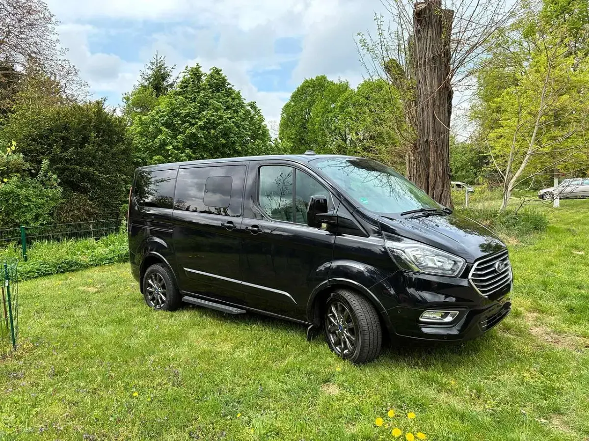 Gebraucht Ford Tourneo Titanium 131 PS (96 kW) 2021 Schwarz Van / Kleinbus