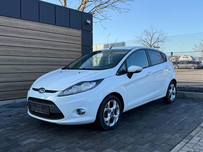 Gebraucht Ford Fiesta Trend 82 PS (60 kW) 2011 Weiß Kleinwagen
