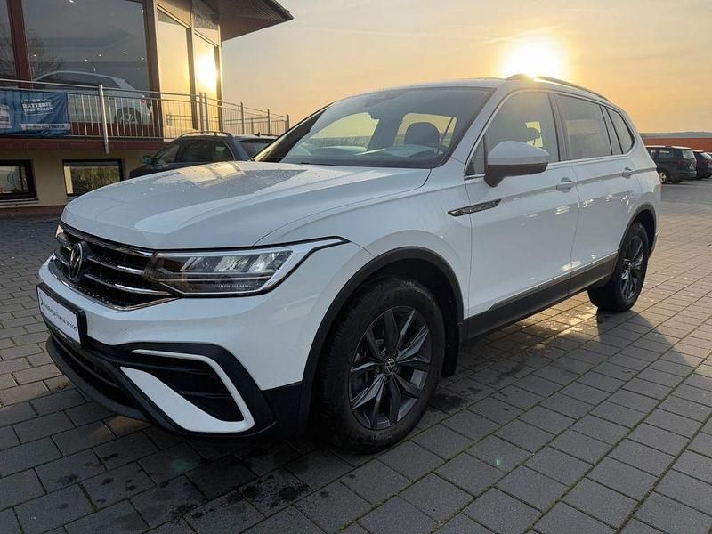 Weiß Gebraucht 2023 VW Tiguan Allspace Life SUV | 31.590 € (Guter Preis) - Bild 1/4