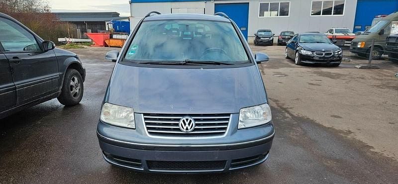 Grau Gebraucht 2009 VW Sharan Sportline Van / Kleinbus | 2.799 € (Superpreis) - Bild 1/4