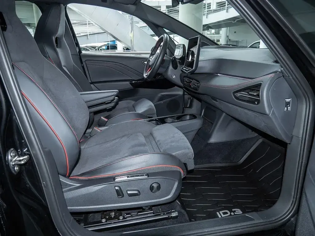 Gebraucht VW ID.3 GTX 210 kW (286 PS) 2025 Grenadillschwarz metallic schw Kleinwagen