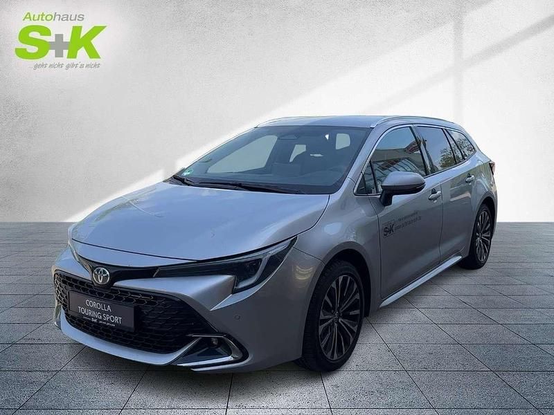 Cosmicsilber metallic Neu 2025 Toyota Corolla Kombi | 39.980 € - Bild 1/4