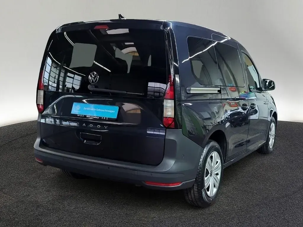 Gebraucht VW Caddy Basis 122 PS (89 kW) 2024 Starlight blue metallic Van / Kleinbus