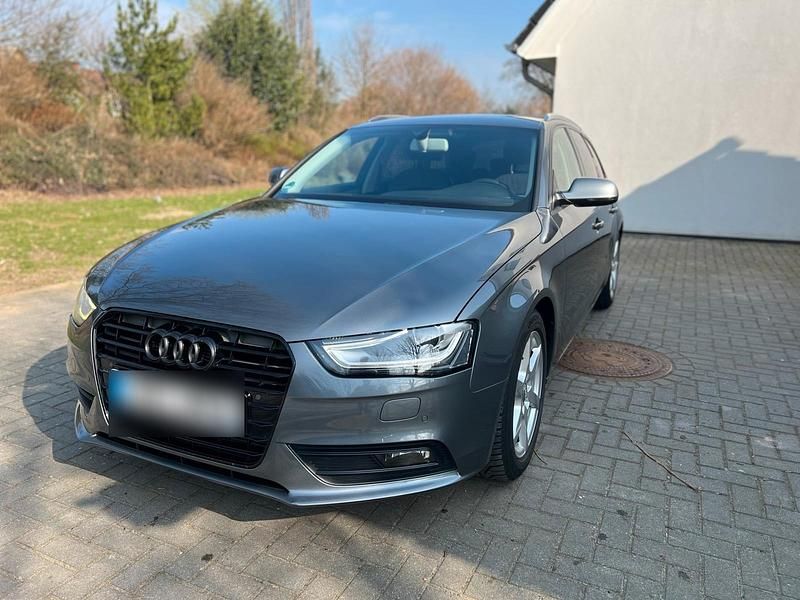 Gebraucht Audi A4 143 PS (105 kW) 2012 Grau Kombi
