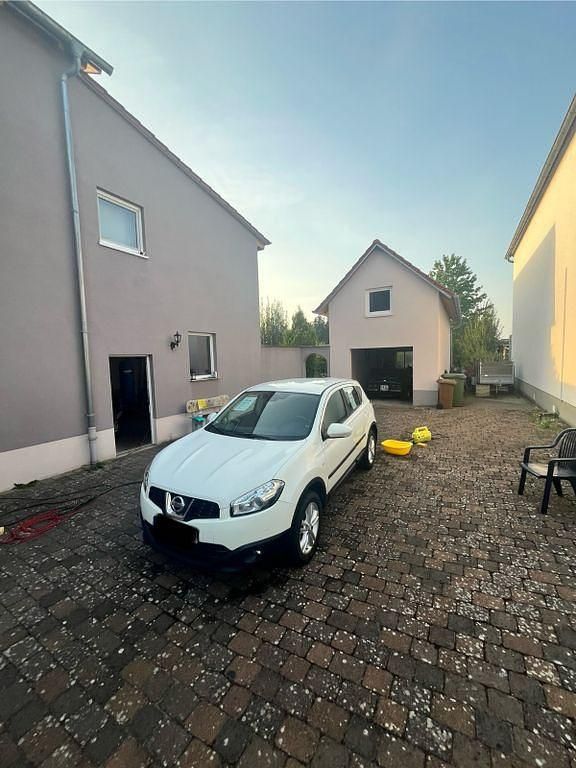 Weiß Gebraucht 2012 Nissan Qashqai Acenta SUV | 8.150 € (Fairer Preis) - Bild 1/4