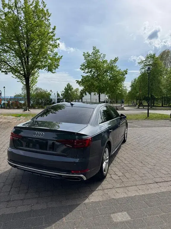 Gebraucht Audi A4 S-Line 190 PS (139 kW) 2019 Grau Limousine