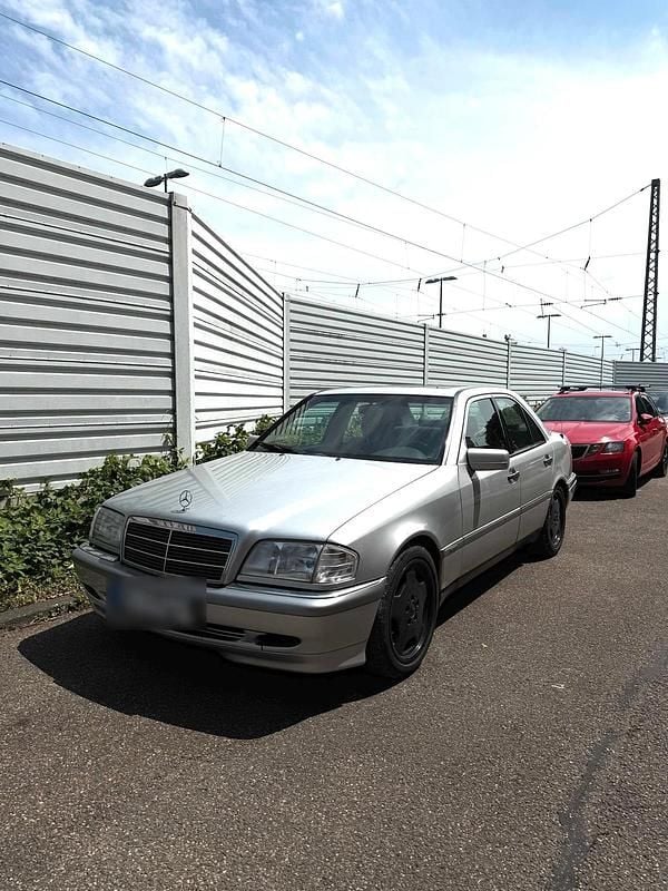 Grau Gebraucht 1995 Mercedes C220 Limousine | 3.500 € - Bild 1/4