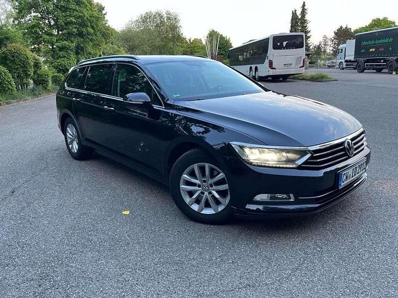 Schwarz Gebraucht 2017 VW Passat Kombi | 14.900 € (Guter Preis) - Bild 1/4