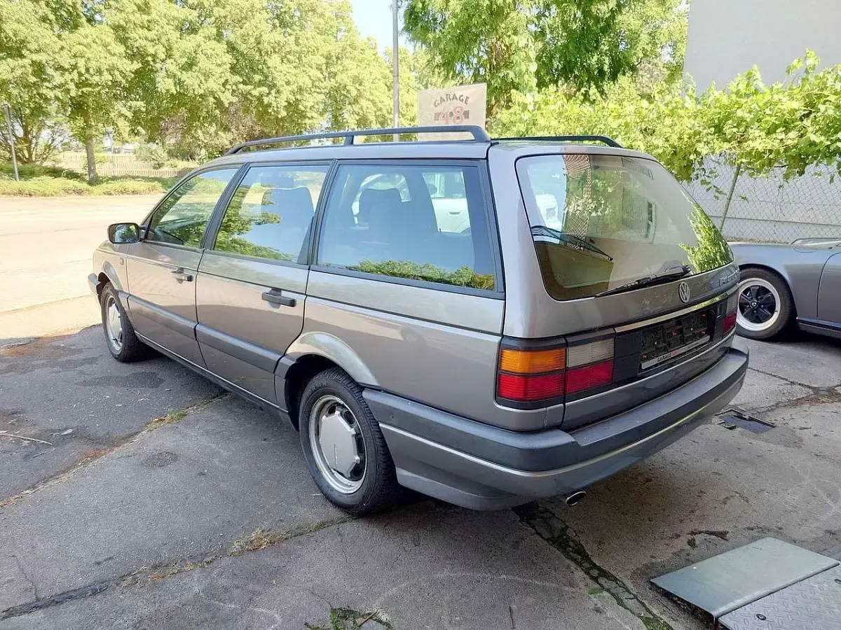Gebraucht VW Passat 90 PS (66 kW) 1993 Grau Kombi