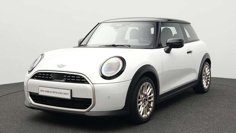 Weiß Gebraucht 2024 Mini Cooper Favoured Kleinwagen | 26.493 € (Fairer Preis) - Bild 1/4