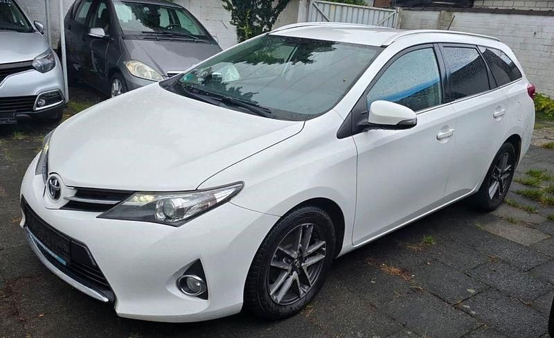 Weiß Gebraucht 2015 Toyota Auris Touring Sports Kombi | 6.550 € (Fairer Preis) - Bild 1/4