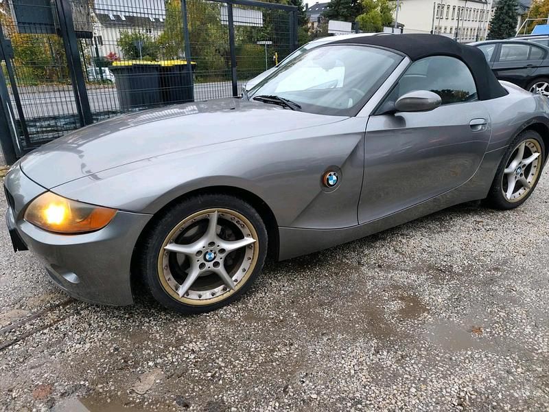 Grau Gebraucht 2005 BMW Z4 Cabrio | 7.000 € (Superpreis) - Bild 1/4