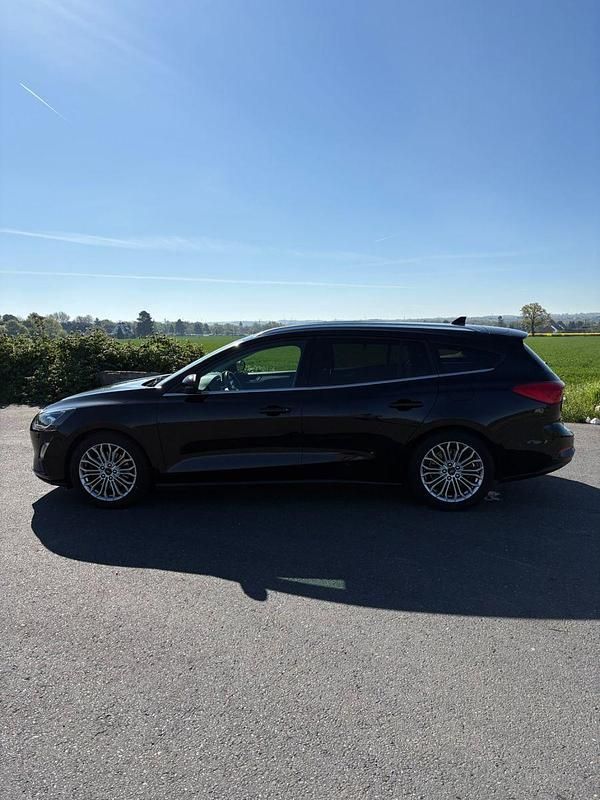 Second-hand Ford Focus Active 125 CP (91 kW) 2019 Negru Break