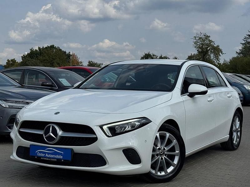 Gebraucht Mercedes A200 Business 163 PS (119 kW) 2018 Weiß Limousine