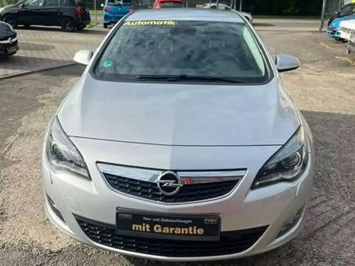 Gebraucht Opel Astra 116 PS (85 kW) 2012 Silber Limousine