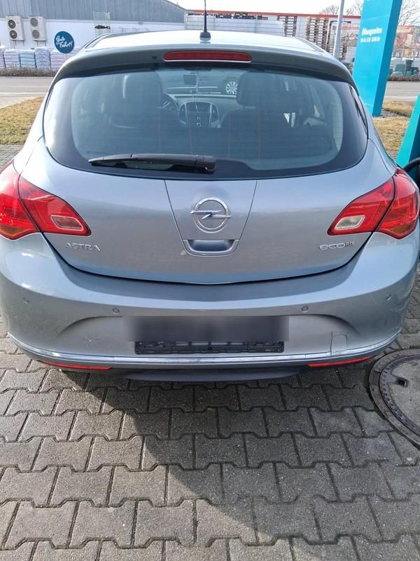 Gebraucht Opel Astra 100 PS (73 kW) 2013 Blau Kleinwagen