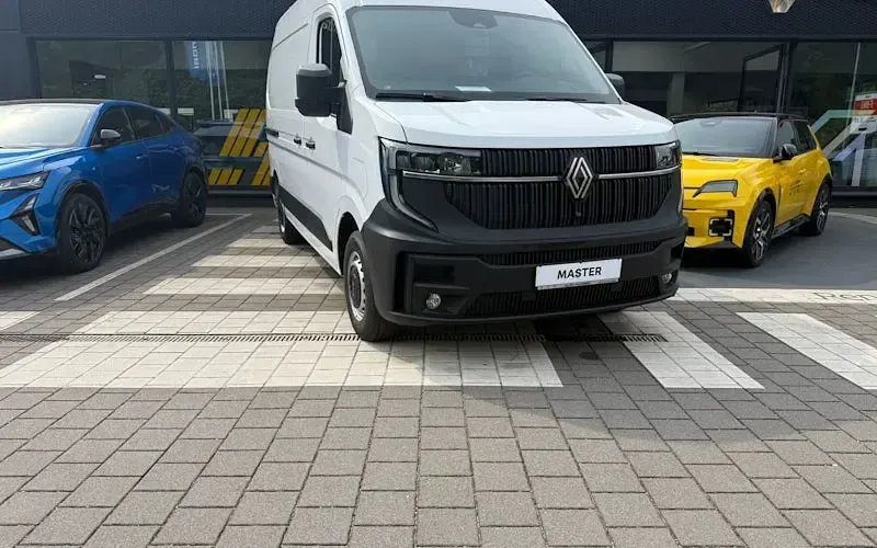 Nouă Renault Master 105 kW (143 CP) 2025 Alb Van