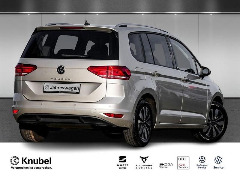 Gebraucht VW Touran Move 150 PS (110 kW) 2024 Silber Van / Kleinbus