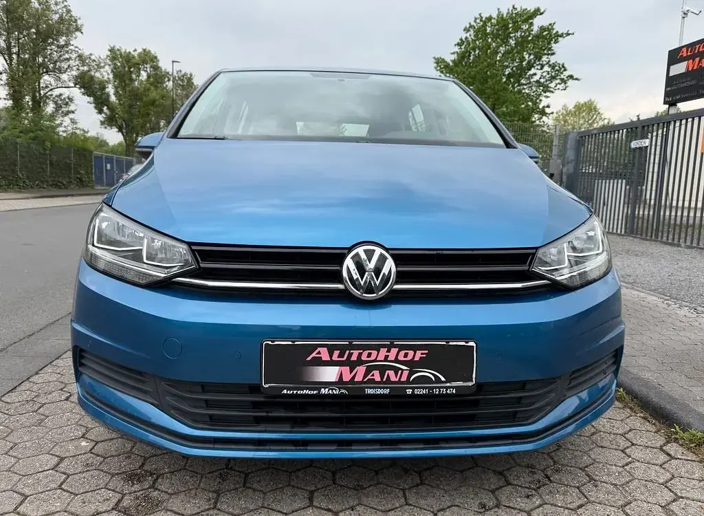 Gebraucht VW Touran Trendline 110 PS (80 kW) 2018 Blau Van / Kleinbus