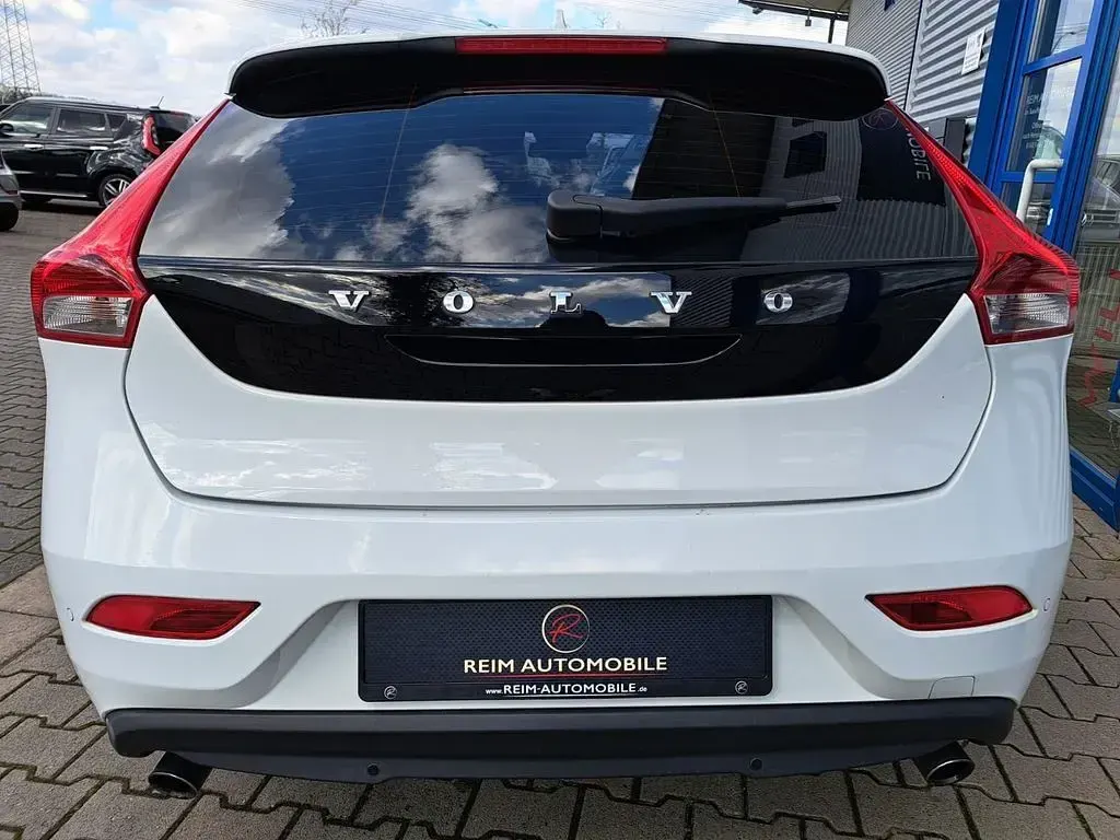Gebraucht Volvo V40 You! 120 PS (88 kW) 2014 Ice white Limousine