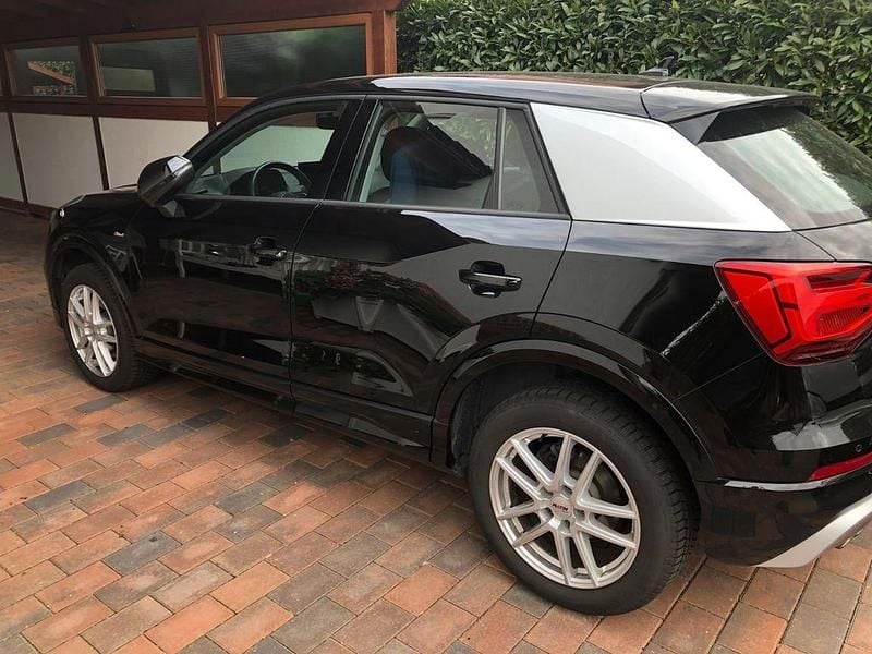 Gebraucht Audi Q2 Ambiente 150 PS (110 kW) 2018 Schwarz SUV