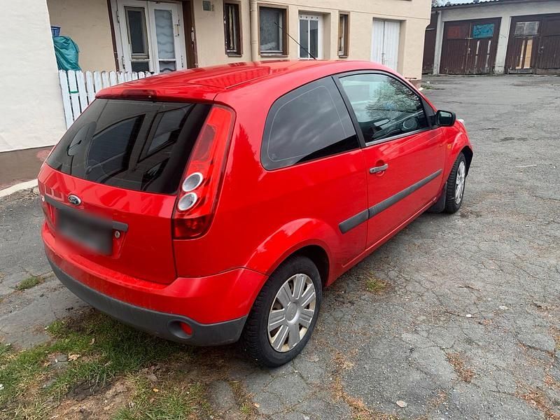 Gebraucht Ford Fiesta 69 PS (50 kW) 2006 Rot Kleinwagen