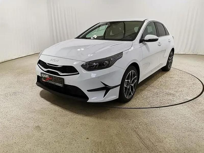 Gebraucht Kia Ceed Style 140 PS (102 kW) 2025 Cararraweiss Kleinwagen