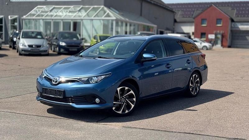 Blau Gebraucht 2016 Toyota Auris Touring Sports Design Kombi | 12.990 € (Fairer Preis) - Bild 1/4