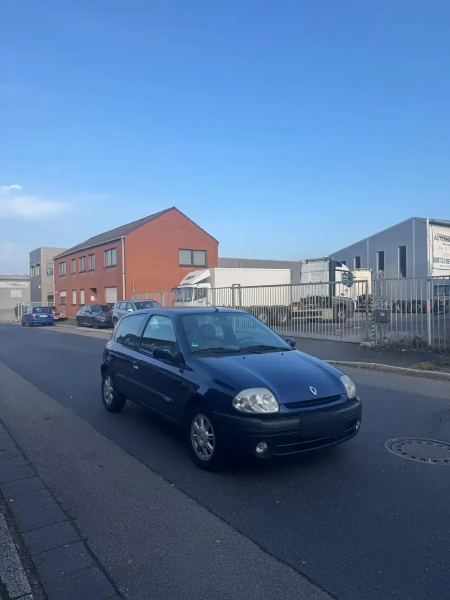 Brugt Renault Clio II 90 HK (66 kW) 2000 Blå Hatchback