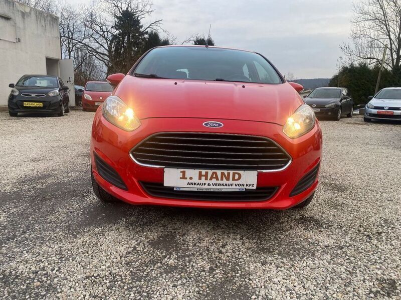 Rot Gebraucht 2013 Ford Fiesta Trend Kleinwagen | 4.999 € (Fairer Preis) - Bild 1/4