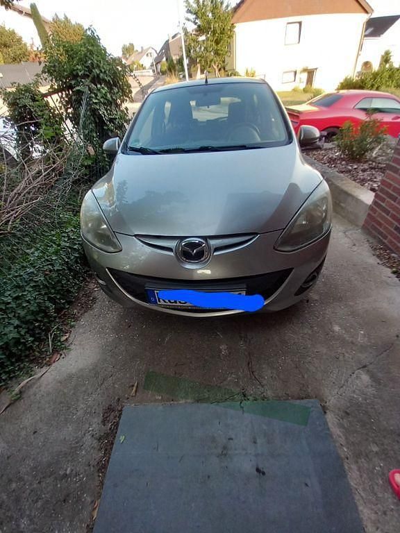 Silber Gebraucht 2011 Mazda 2 Active Limousine | 2.900 € (Guter Preis) - Bild 1/4