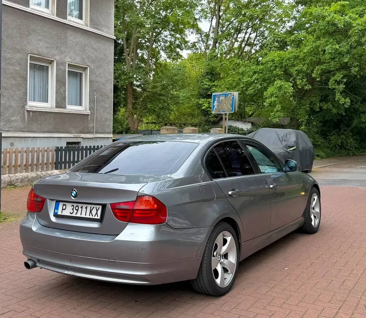 Gebraucht BMW 320 184 PS (135 kW) 2010 Silber Limousine