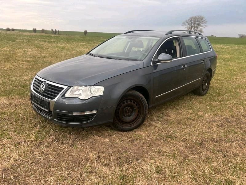 Gebraucht VW Passat 140 PS (102 kW) 2010 Grau Kombi