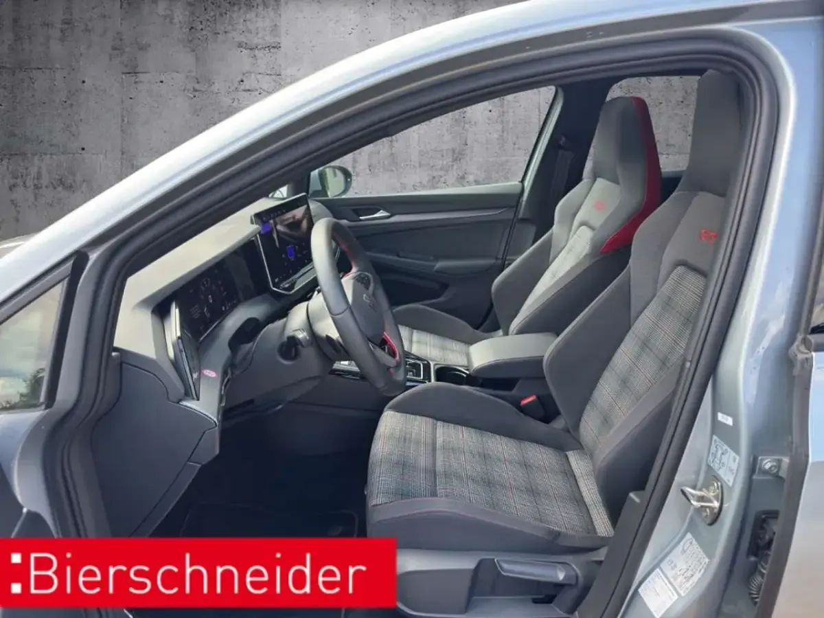 Gebraucht VW Golf VIII Pro 265 PS (194 kW) 2024 Silber Limousine