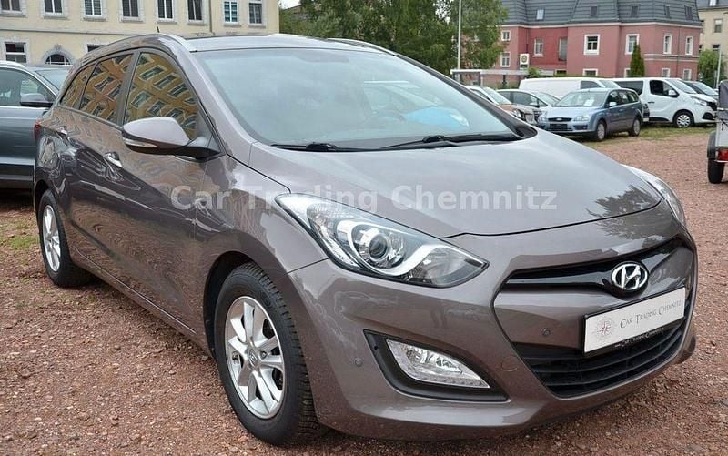 Gebraucht Hyundai i30 135 PS (99 kW) 2014 Cashmere brown / mic Kombi